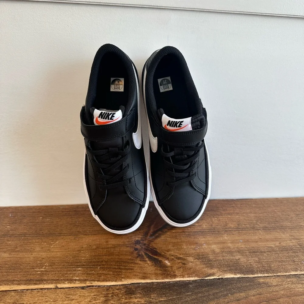 Nike Black and White Low-Top Shoes
